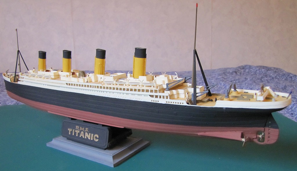 RMS Titanic Ocean Liner -- Plastic Model Commercial Ship Kit -- 1/570 ...