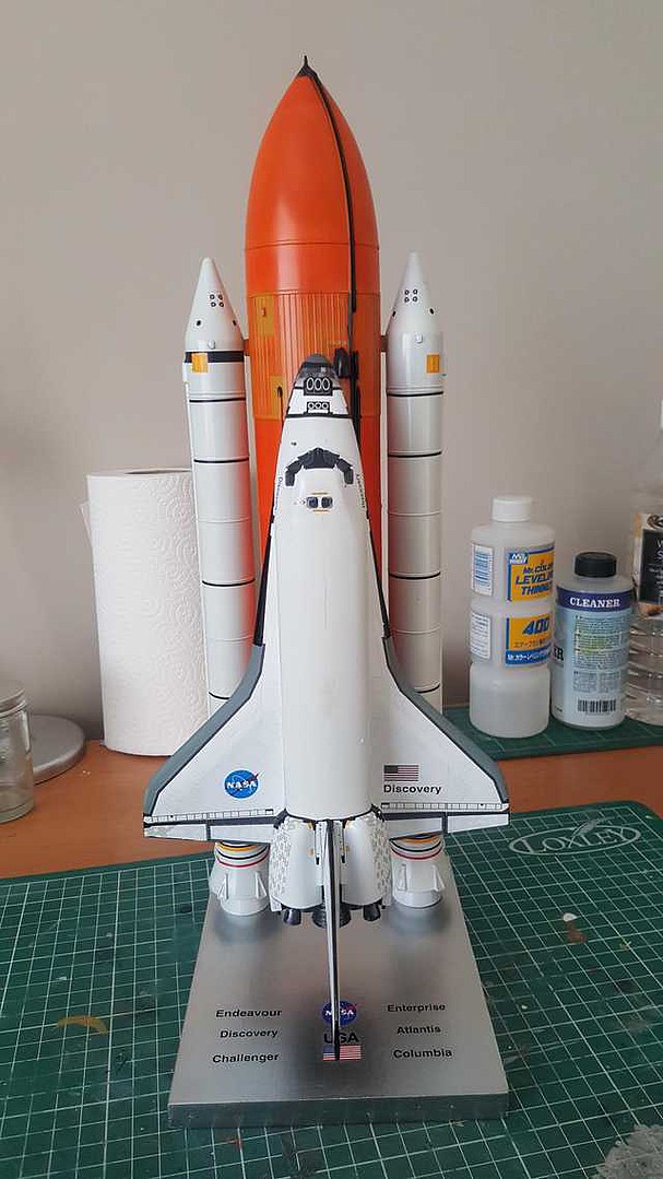 1/144-Scale Dragon Models Space Shuttle Discovery with Solid Rocket Booster Spacecraft Building Kit Cutaway Views 