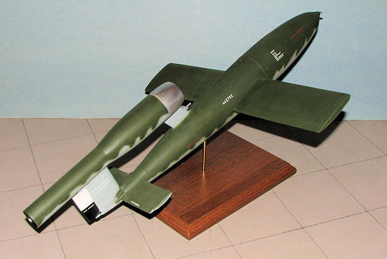 1/18 PEGASUS PRE BUILT  V-1 ROCKET FLYING BOMB GERMAN SOLDIER Vengeance weapon