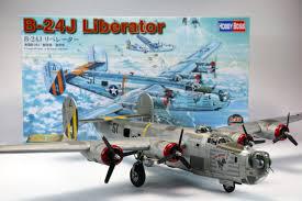 US B-24J Liberator w/Interior -- Plastic Model Airplane Kit -- 1/32 ...