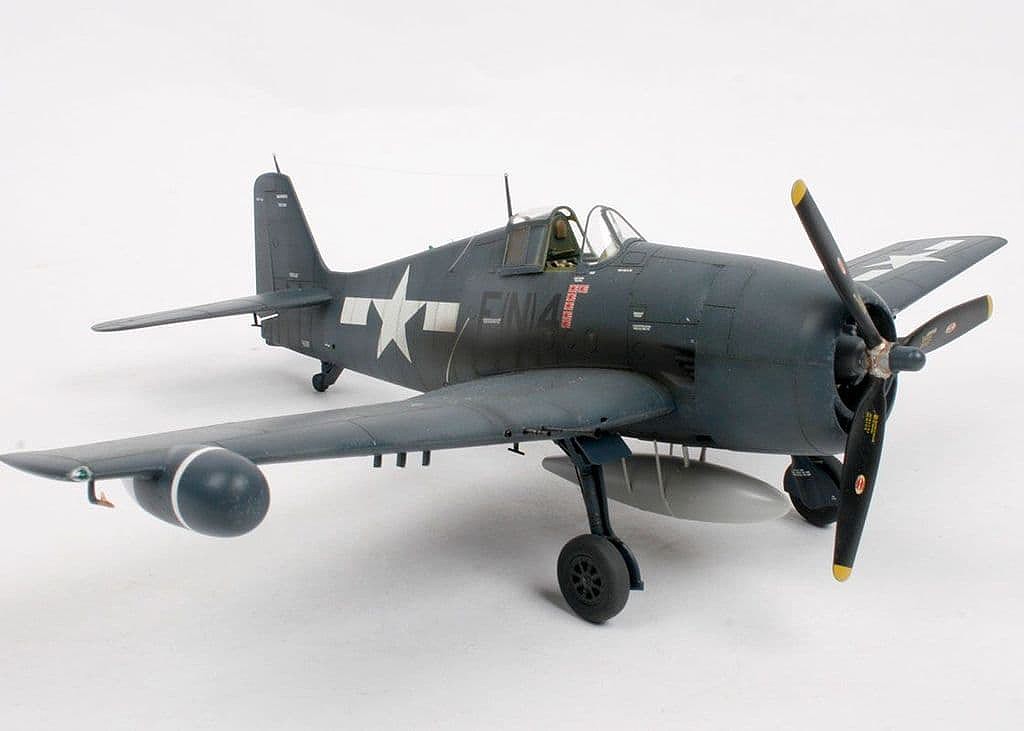 F6F5N Hellcat Fighter -- Plastic Model Airplane -- 1/32 Scale -- #02259 ...