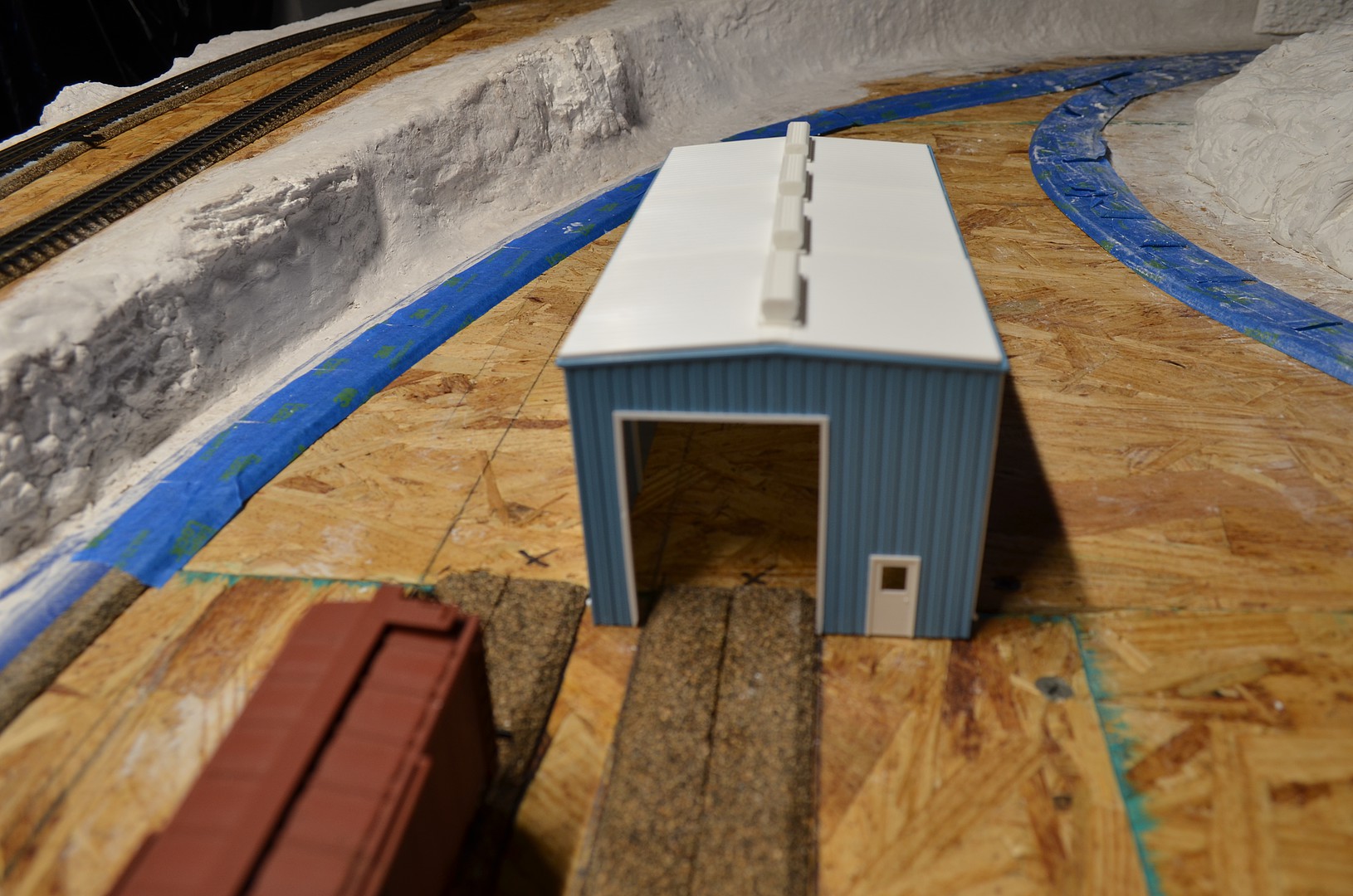 Modern Small Engine House Kit HO Scale Model Railroad Building