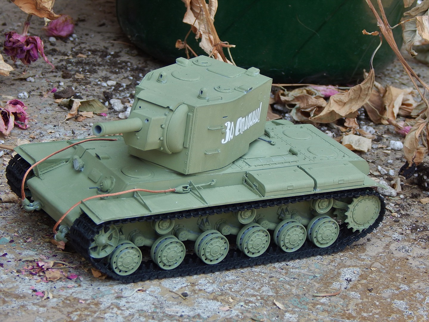 Soviet KV2 Tank Plastic Model Military Vehicle 1/35 Scale 312