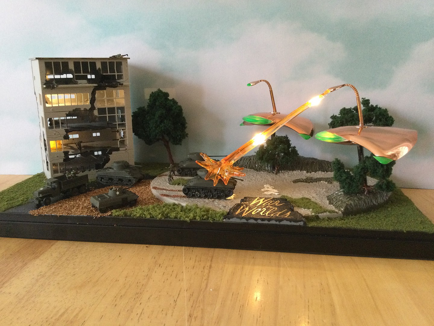 War of the Worlds Diorama Plastic Model Diorama Kit 1/144 Scale 9002 pictures by