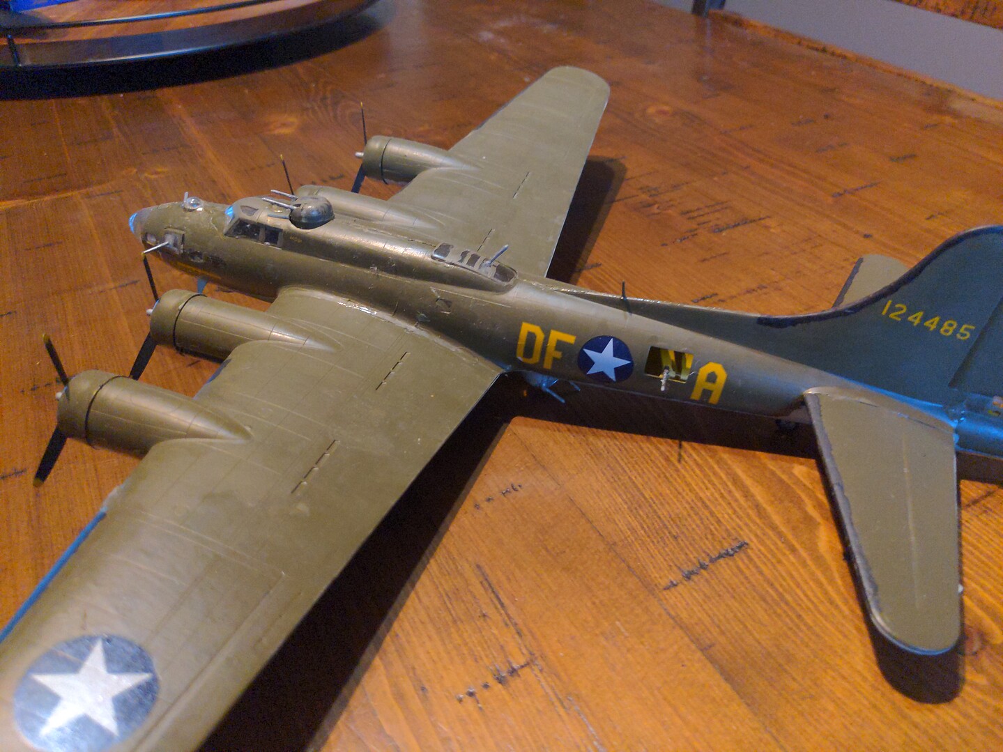 B17F Memphis Belle Aircraft -- Plastic Model Airplane Kit -- 1/72 Scale ...