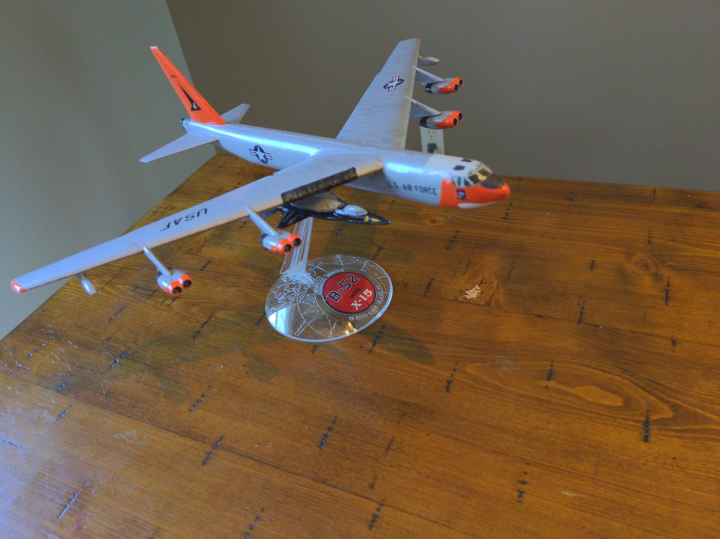 Boeing B-52 With X-15 Aircraft -- Plastic Model Airplane Kit -- 1/175 ...