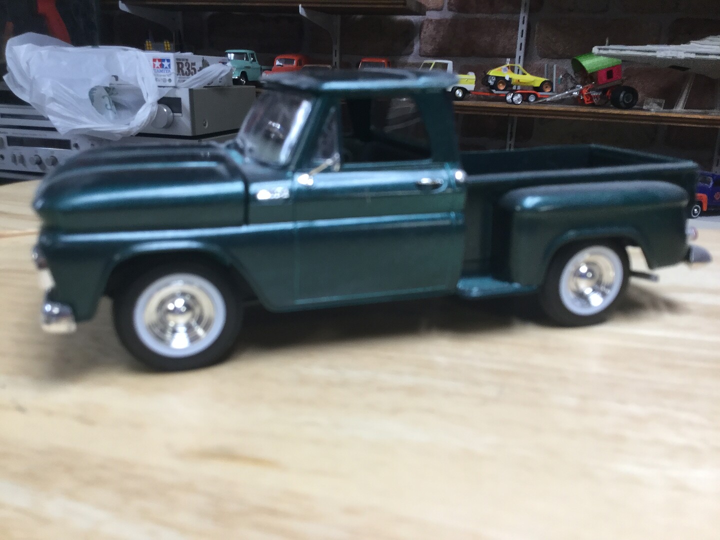 1965 Chevy Stepside Pickup 2'n1 -- Plastic Model Truck Kit -- 1 25 