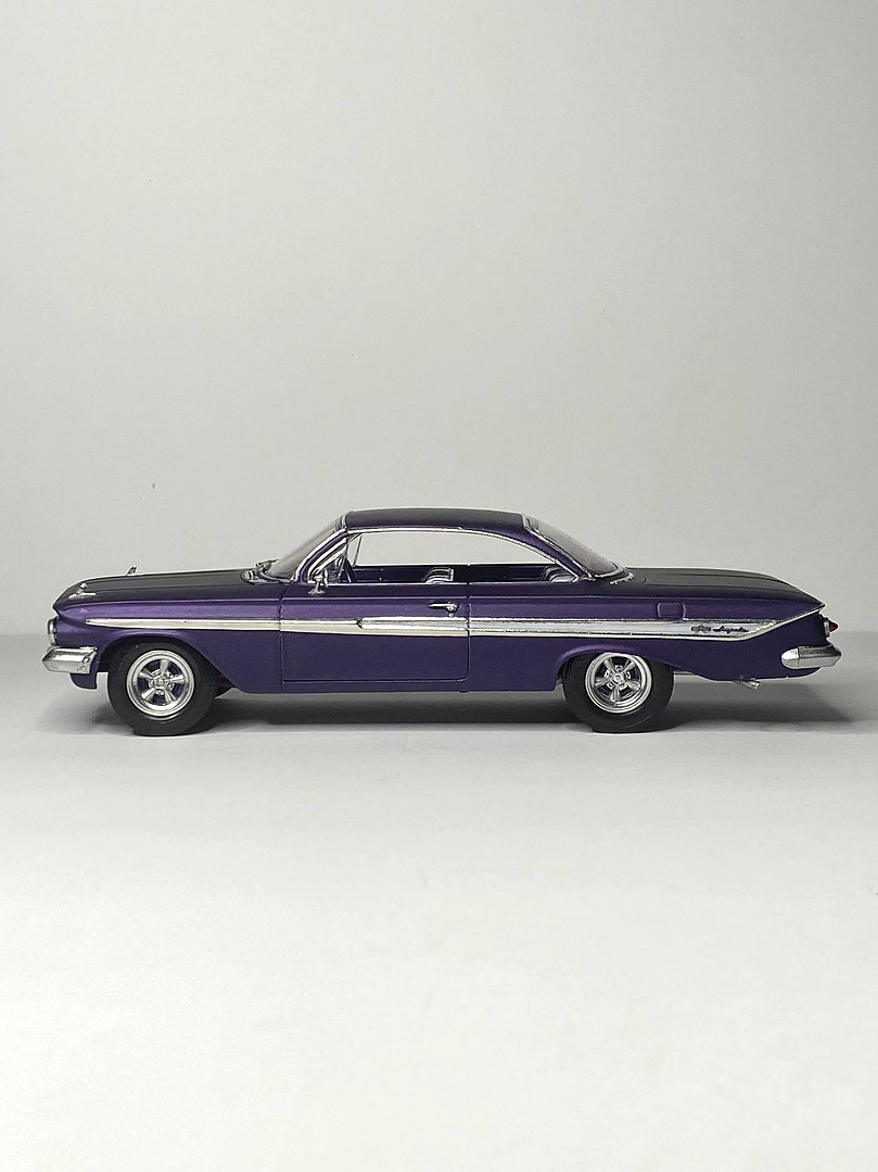 AMT 1961 Chevy Impala SS Plastic Model Car Kit 1/25 Scale #1013-12