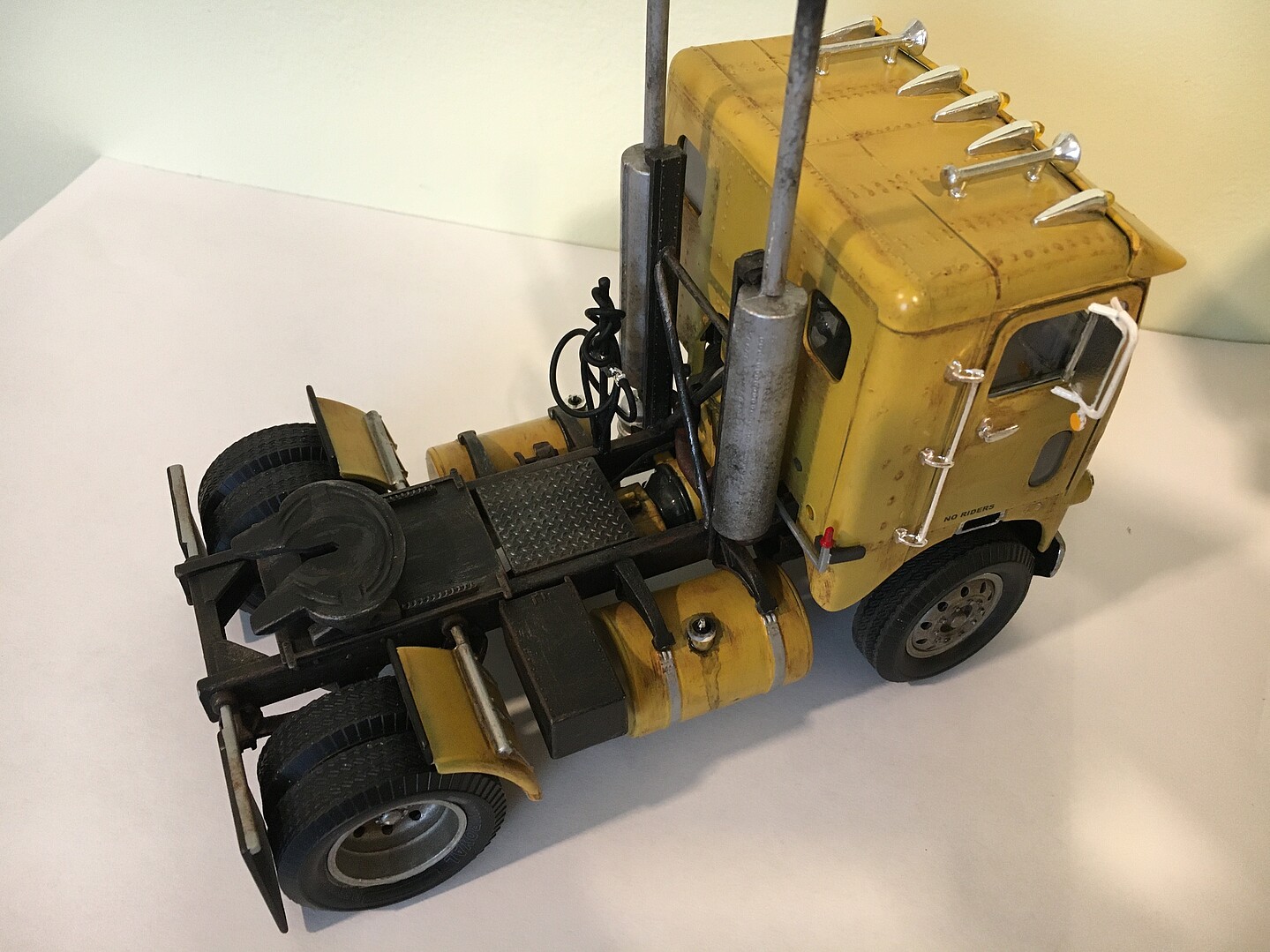 AMT 1/25 ホワイト・フレイトライナー SC/DD キャブオーバー