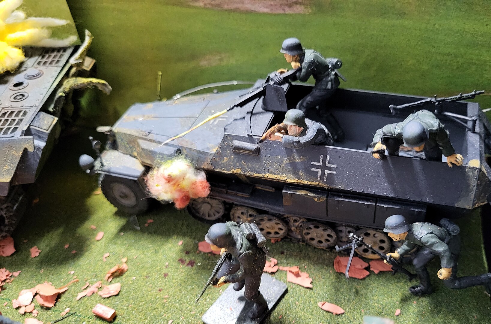 German Hanomag Sd.Kfz. 251/1 Halftrack Plastic Model Military