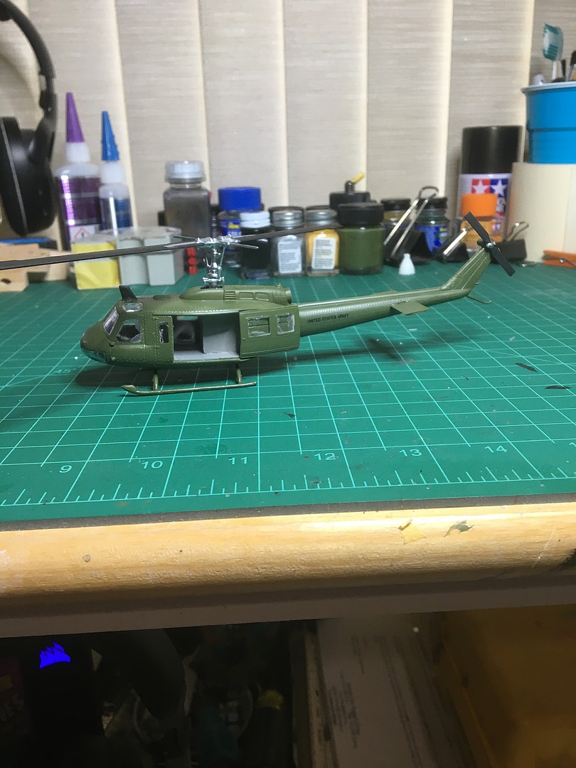 UH1H Iroquois Helicopter Plastic Model Helicopter Kit 1/72 Scale