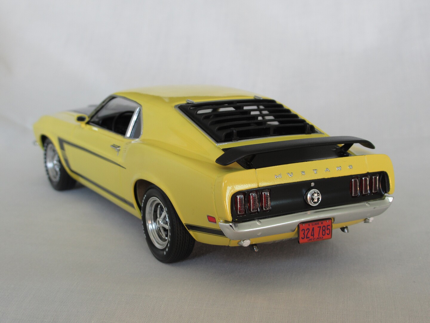 1969 Boss 32 Mustang -- Plastic Model Car Kit -- 1/25 Scale -- #854313 ...