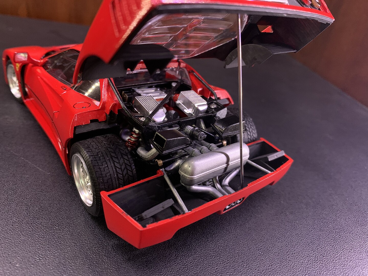 Ferrari F40 Sportscar Plastic Model Car Kit 1/24 Scale 24295