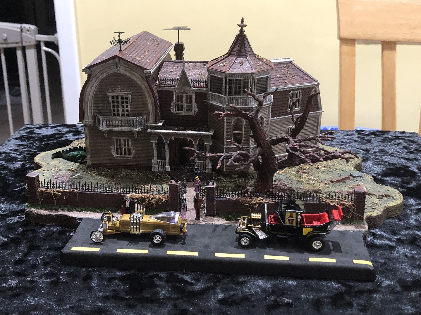 Munster's House Plastic Model Building HO Scale 929 pictures