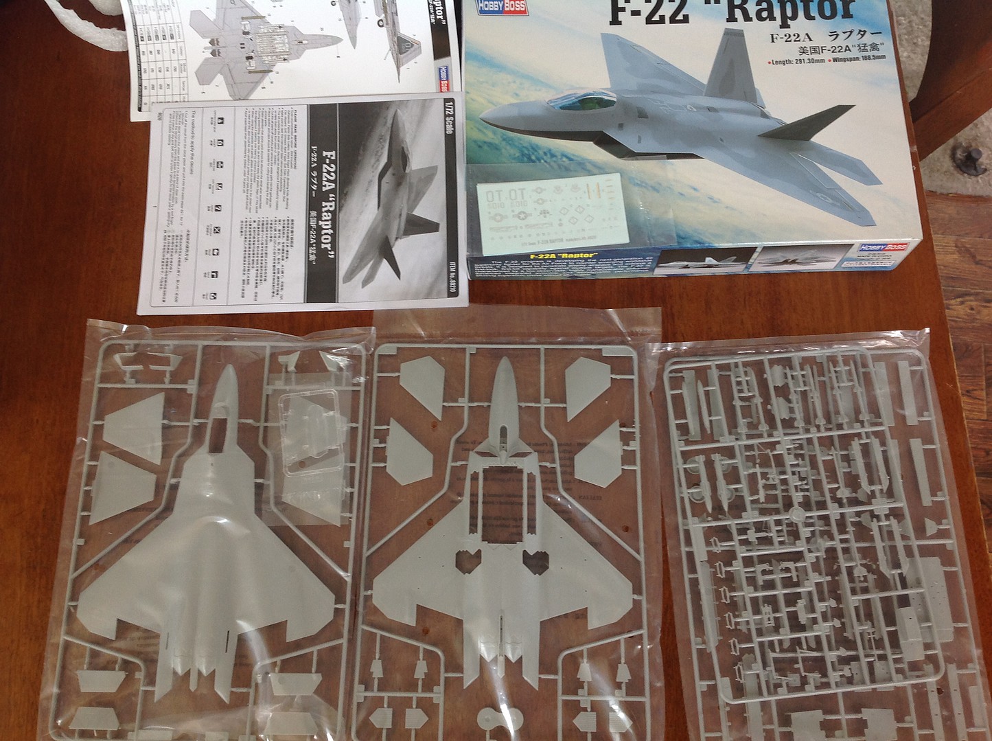 HobbyBoss EZ F-22 Raptor Plastic Model Airplane Kit 1/72 Scale #80210