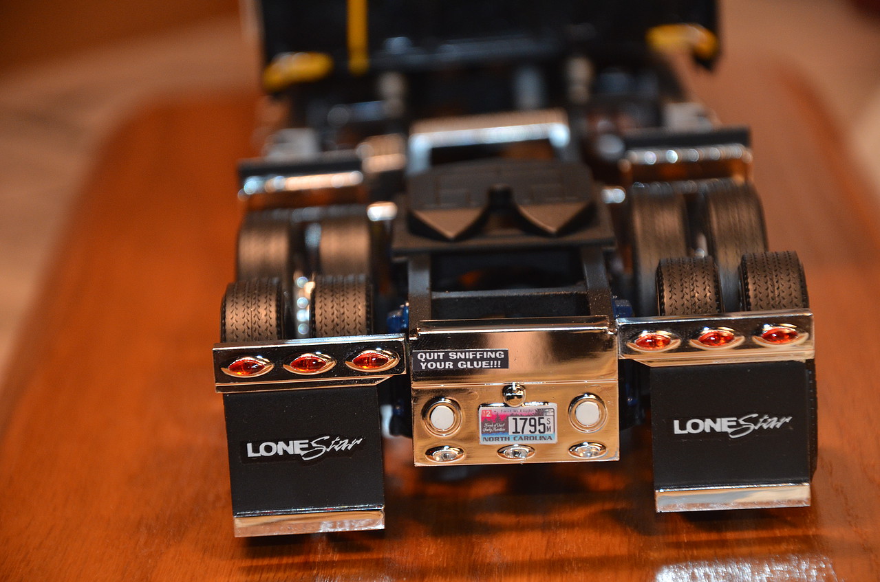 2010 International Lonestar Plastic Model Truck Kit 1/25 Scale