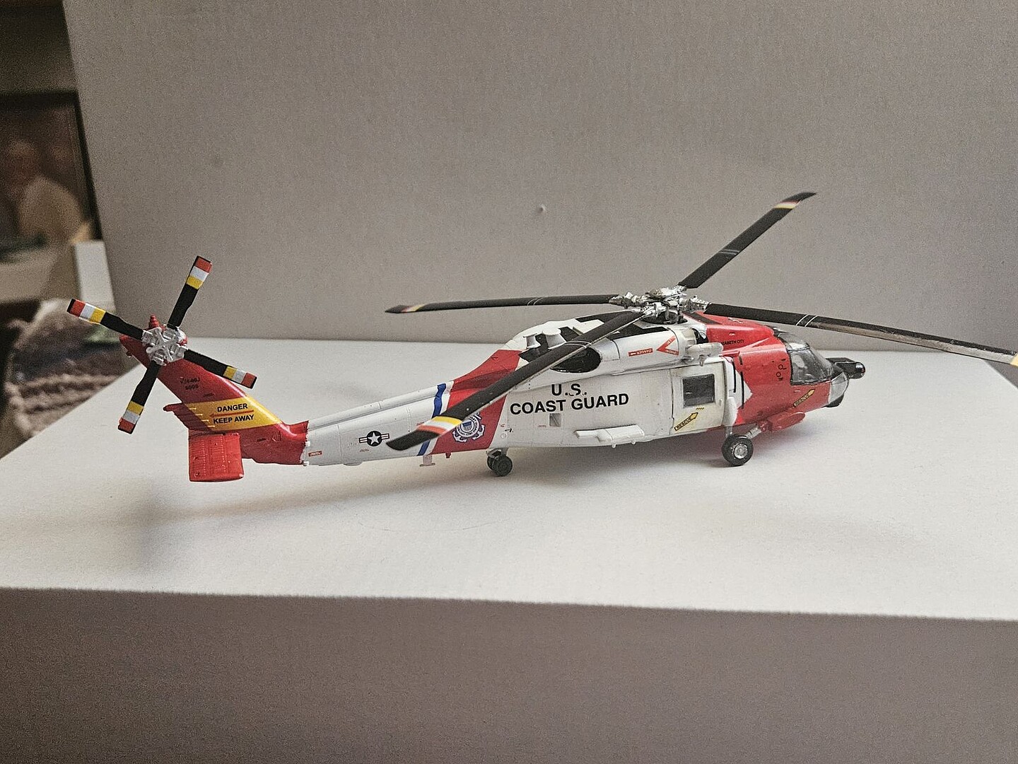 HH-60J Jayhawk -- Plastic Model Helicopter Kit -- 1/72 Scale -- #87235 ...