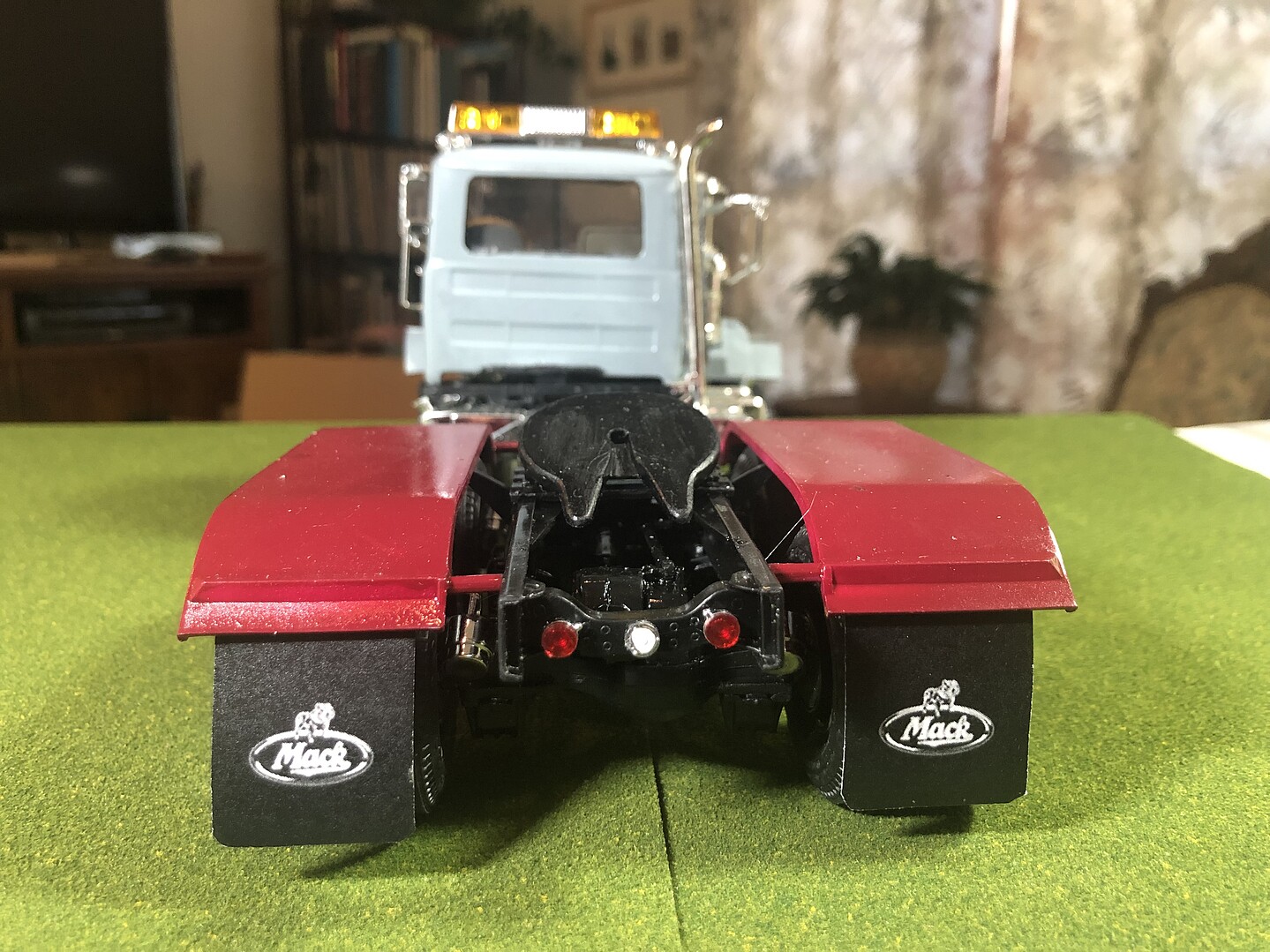 Truck Kits For Adults 1-0852 Mack DM800 With Dumptrailer MPC