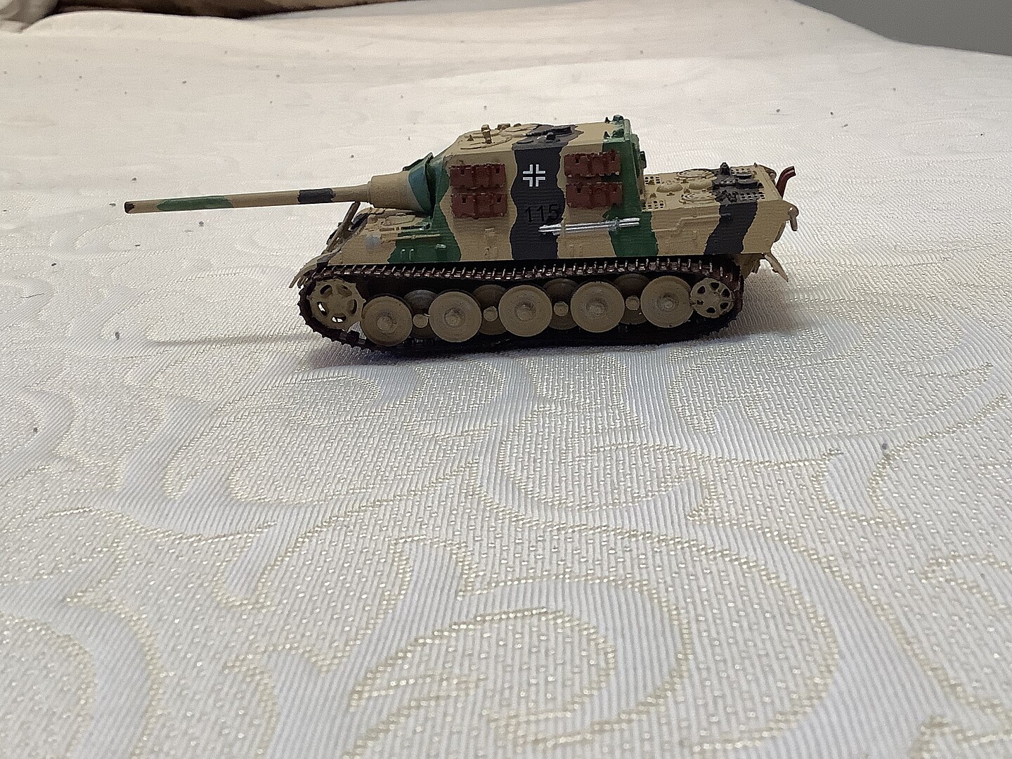 German SdKfz 186 Jagdtiger Tank with Zimmerit -- Plastic Model Vehicle ...