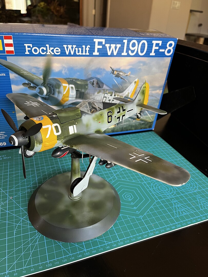 Focke Wulf Fw190 F 8 Plastic Model Airplane Kit 1 32 Scale