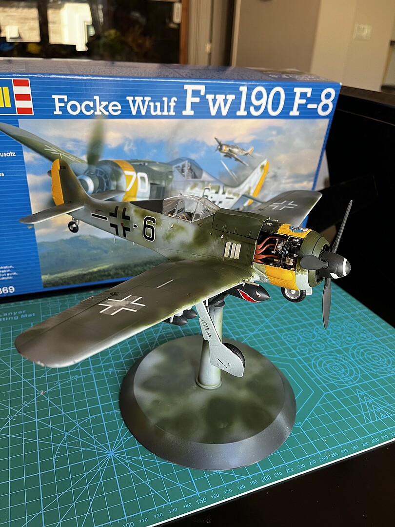 Focke Wulf Fw190 F 8 Plastic Model Airplane Kit 1 32 Scale