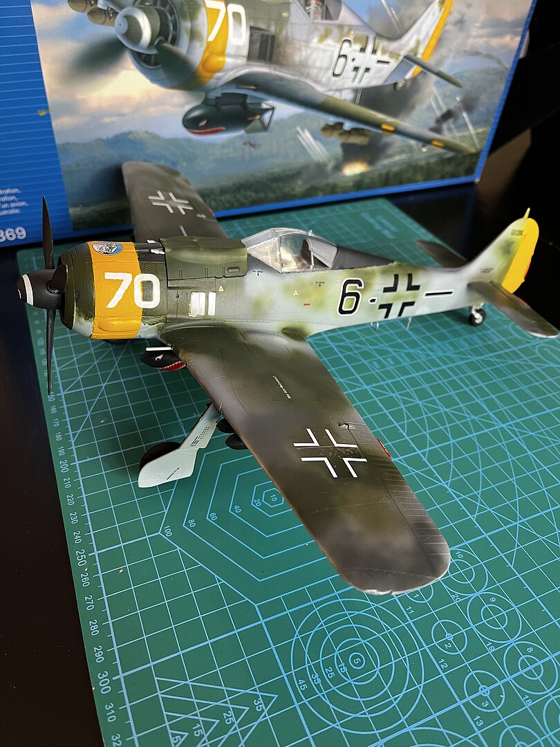 Focke Wulf Fw190 F 8 Plastic Model Airplane Kit 1 32 Scale