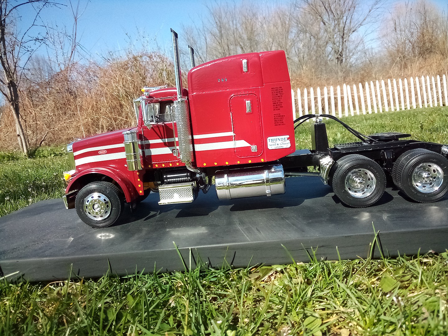 Peterbilt 378 Long Hauler Tractor Cab -- Plastic Model Truck Kit -- 1  