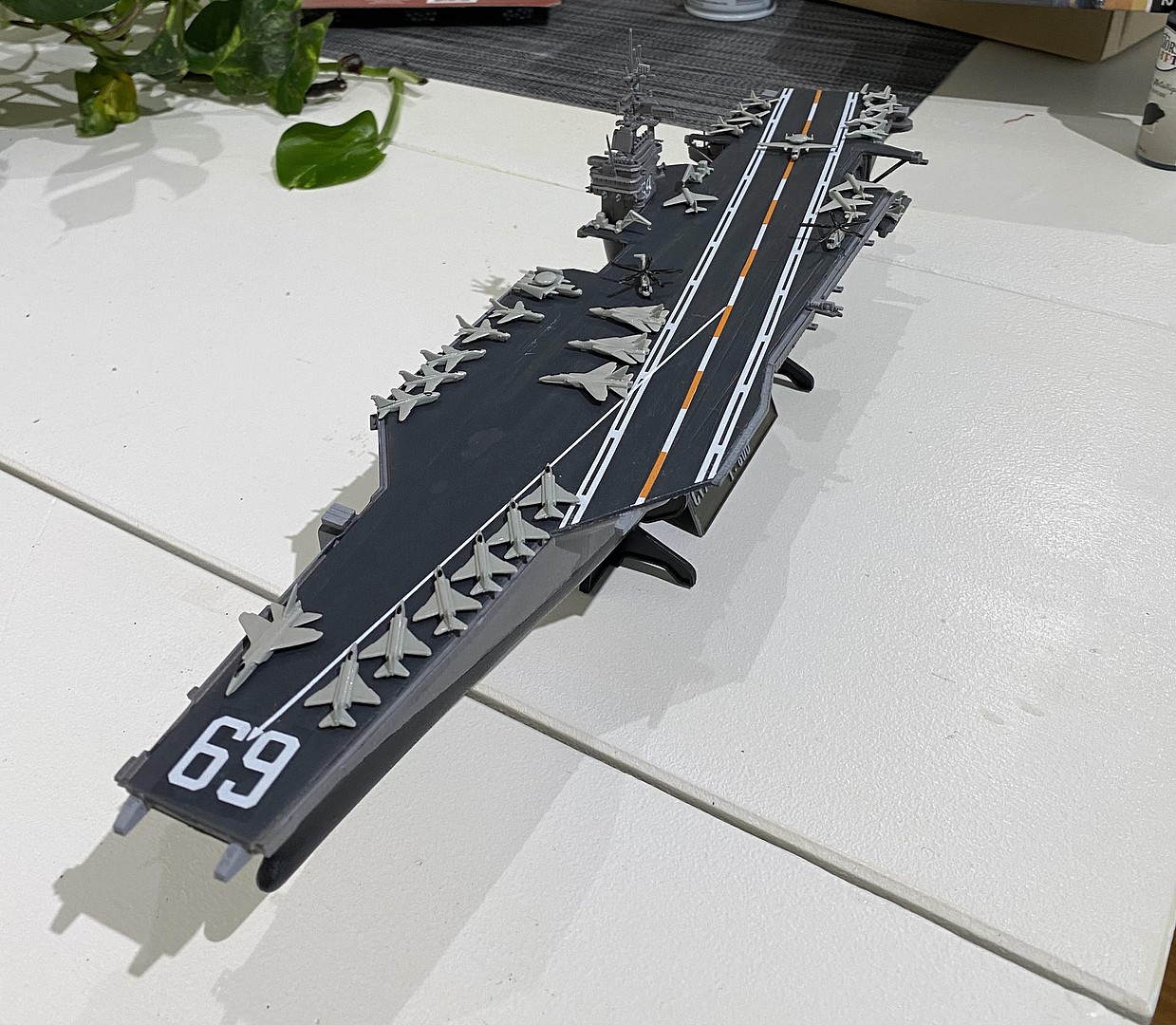 USS Eisenhower CVN69 -- Plastic Model Aircraft Carrier Kit -- 1