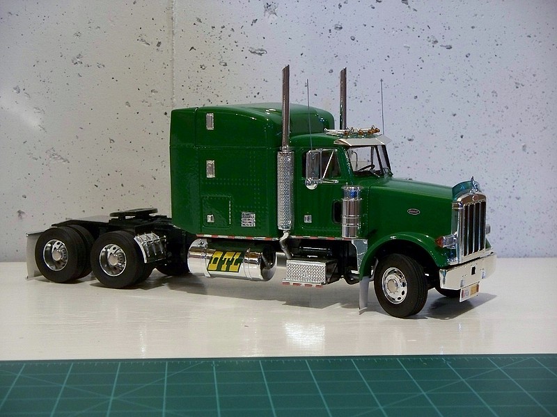 Peterbilt 378 Long Hauler Tractor Cab -- Plastic Model Truck Kit -- 1/ ...