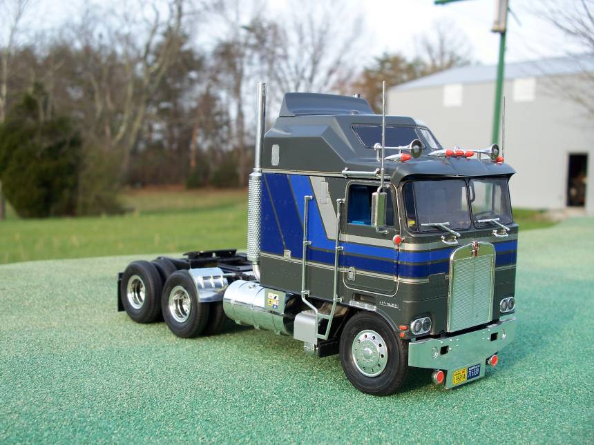 Kenworth K-100 Aerodyne -- Plastic Model Truck Kit -- 1/25 Scale ...