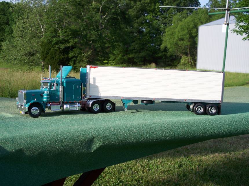 AMT Great Dane 40' Reefer Trailer C Plastic Model Truck Vehicle 