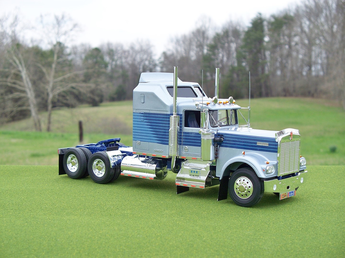 Kenworth W900 -- Plastic Model Truck Kit -- 1/25 Scale -- #851507 ...