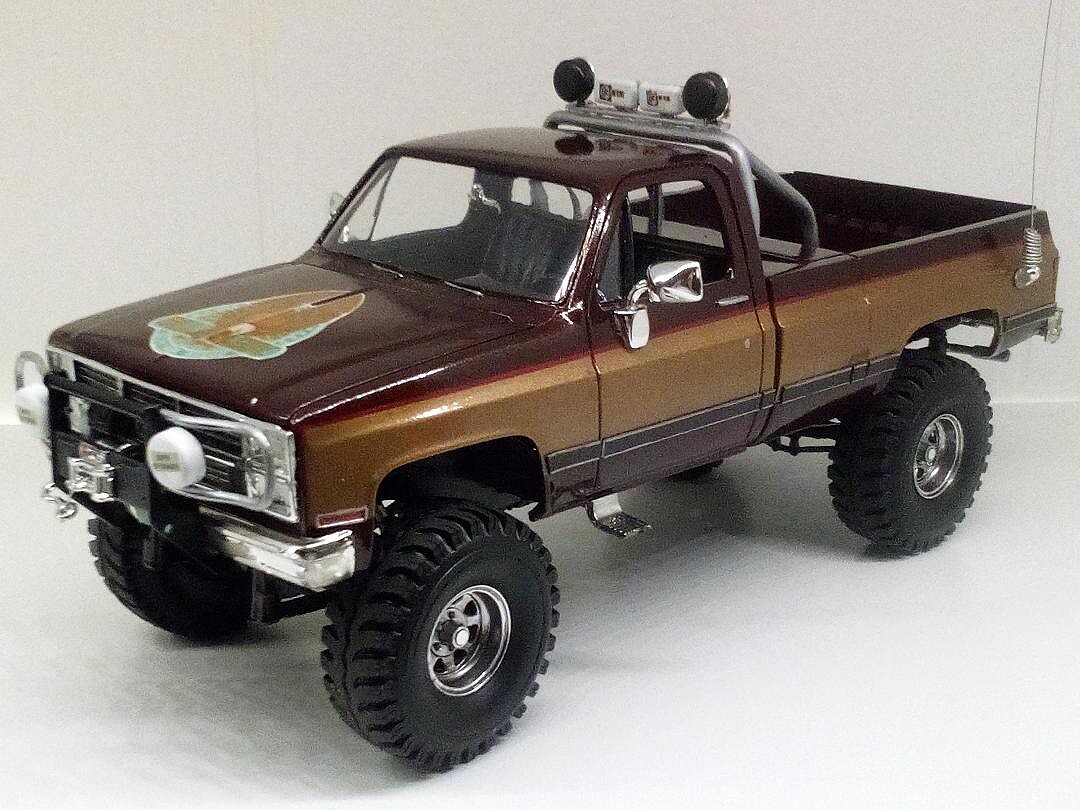 Skill 2 Model Kit 1984 GMC Pickup Truck (Molded in White) Deserter 1/25  Scale Model by MPC