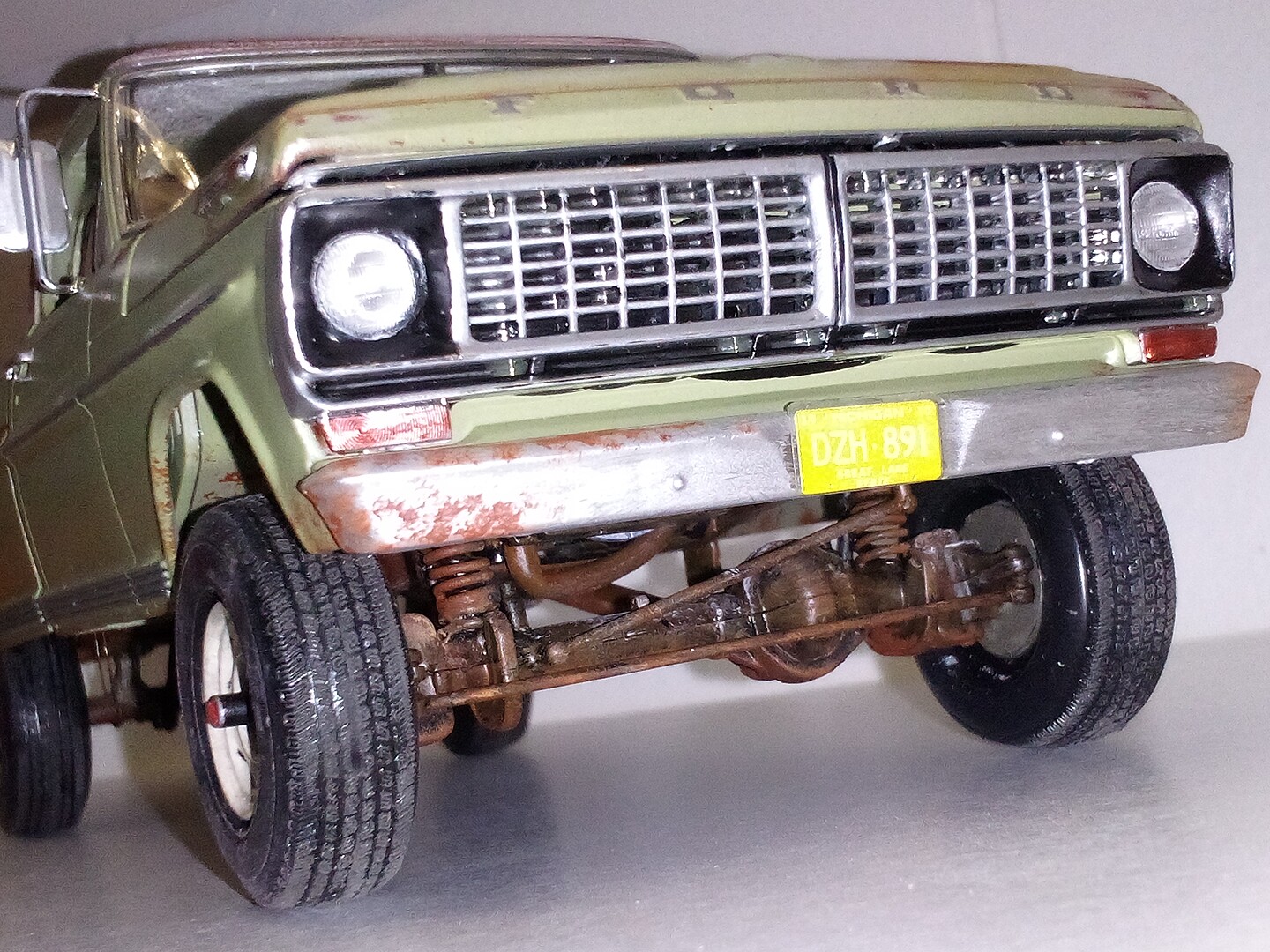 1970 F100 Ford Custom Cab Plastic Model Car Kit 1/25 Scale