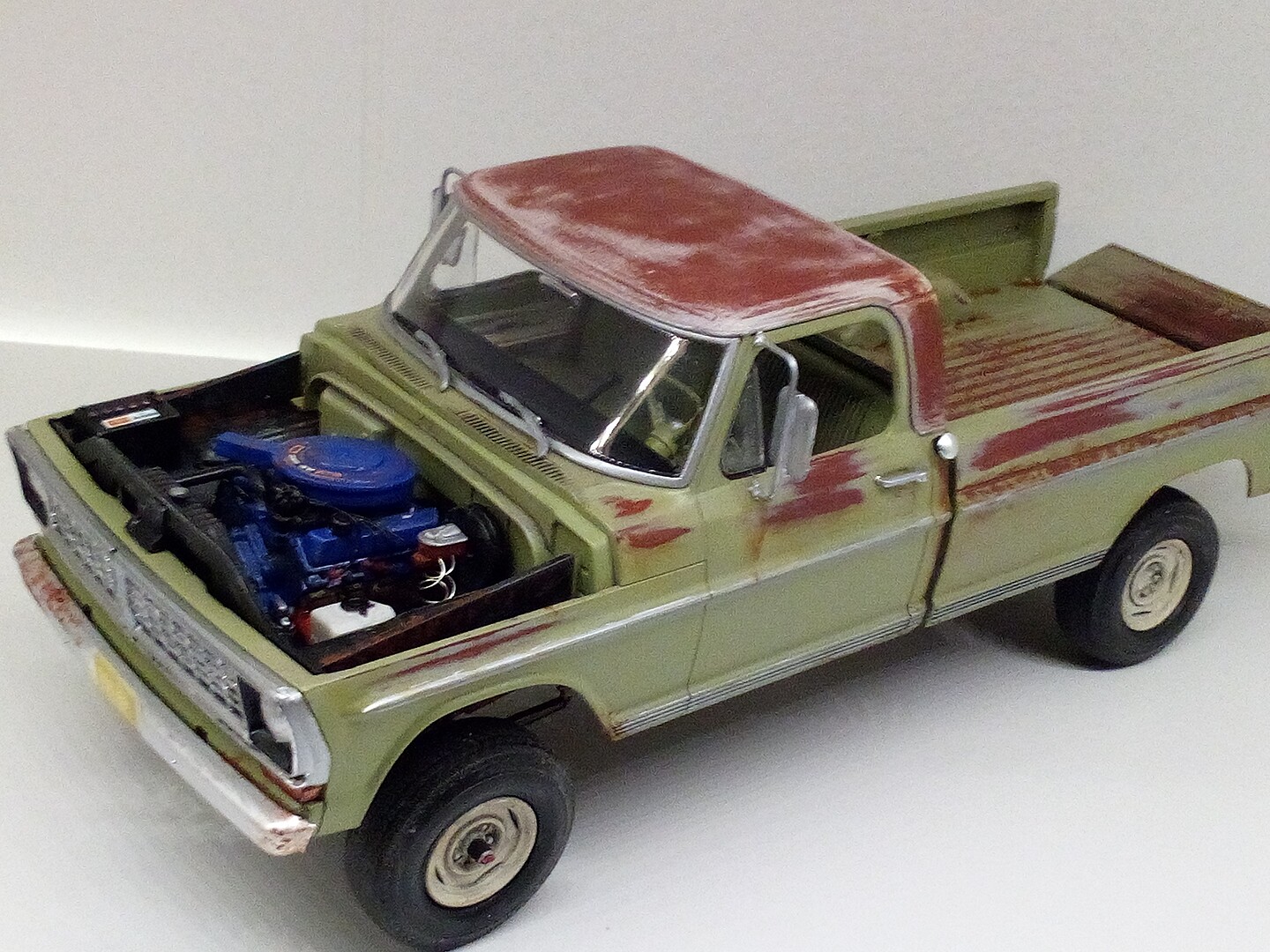 1970 F100 Ford Custom Cab Plastic Model Car Kit 1/25 Scale
