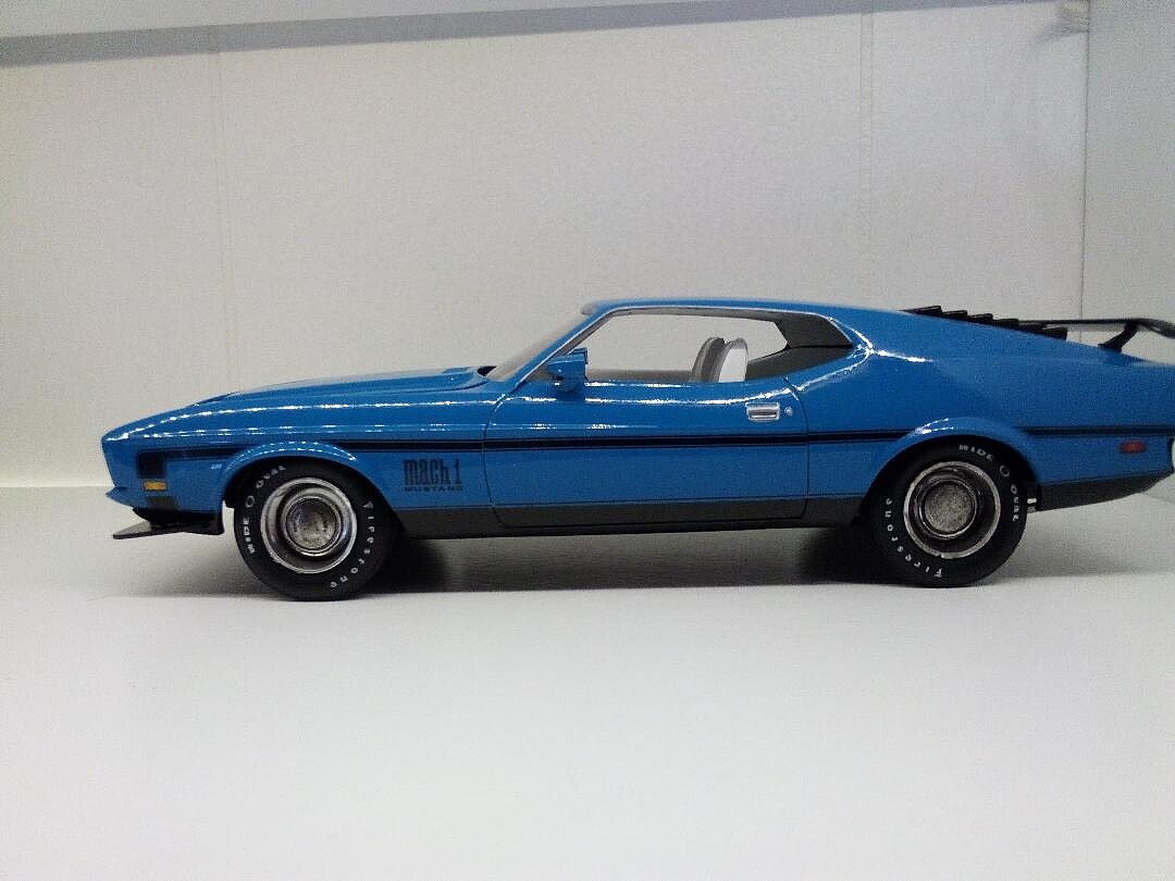 James Bond 1971 Ford Mustang Mach I -- Plastic Model Car Vehicle Kit ...