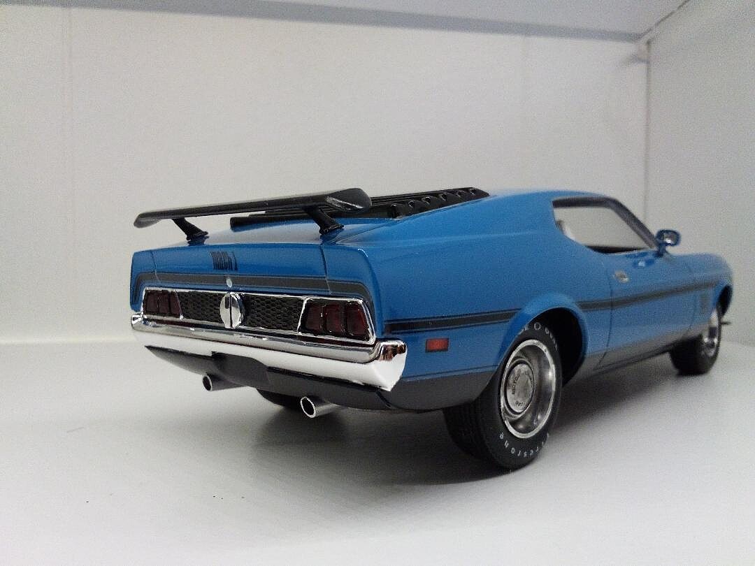 James Bond 1971 Ford Mustang Mach I -- Plastic Model Car Vehicle Kit ...