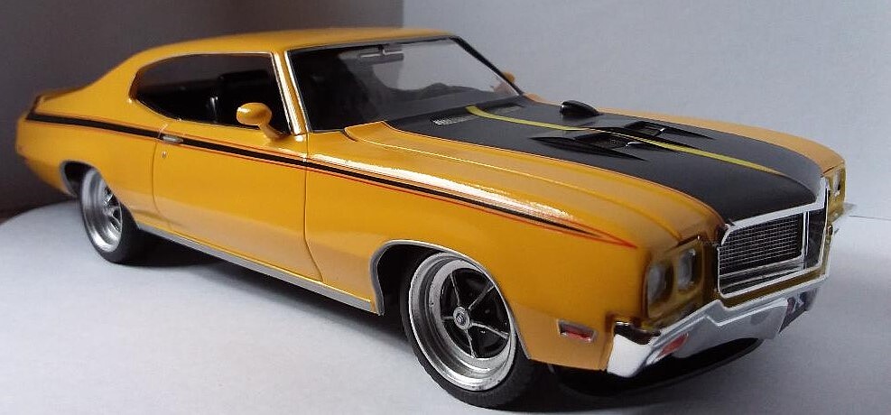 1970 Buick GSX (2 in 1) -- Plastic Model Car Kit -- 1/24 Scale