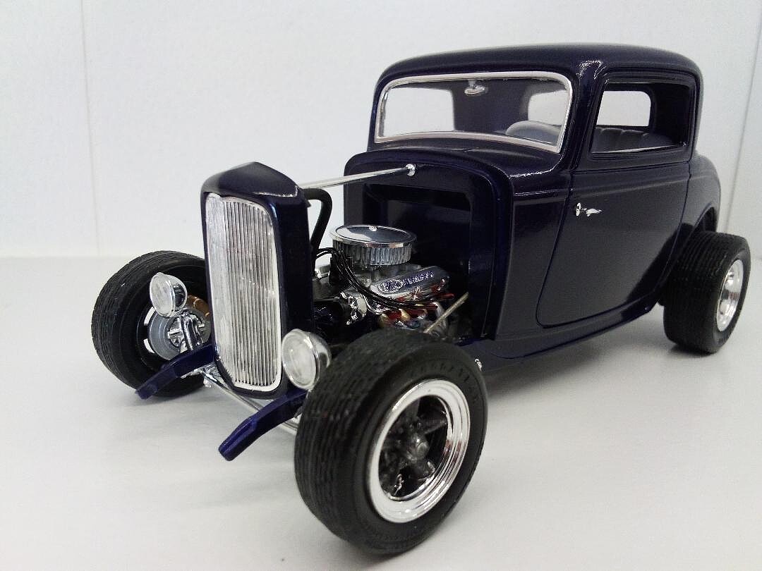 1932 Ford 5 Window Coupe -- Plastic Model Car Kit -- 1/25 Scale ...