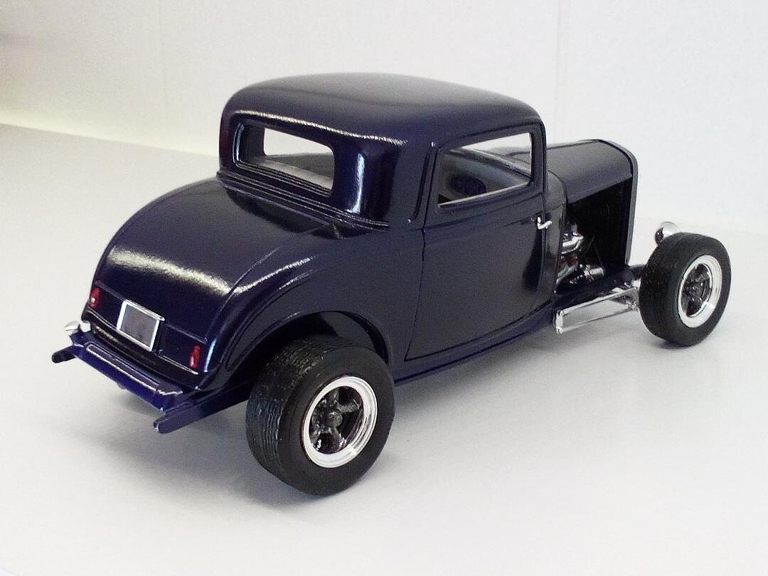 1932 Ford 5 Window Coupe -- Plastic Model Car Kit -- 1/25 Scale ...