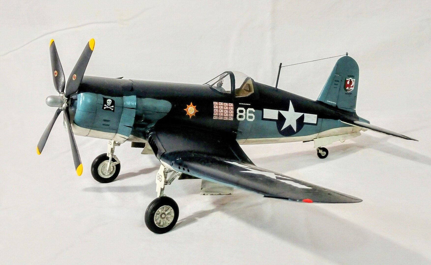 Vought F4UF Corsair -- Plastic Model Airplane -- 1/32 Scale -- #02222 ...