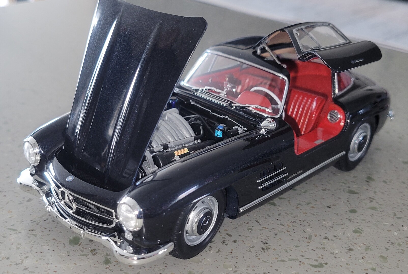 Mercedes-Benz 300SL -- Plastic Model Car Kit -- 1/24 Scale -- #24338 ...