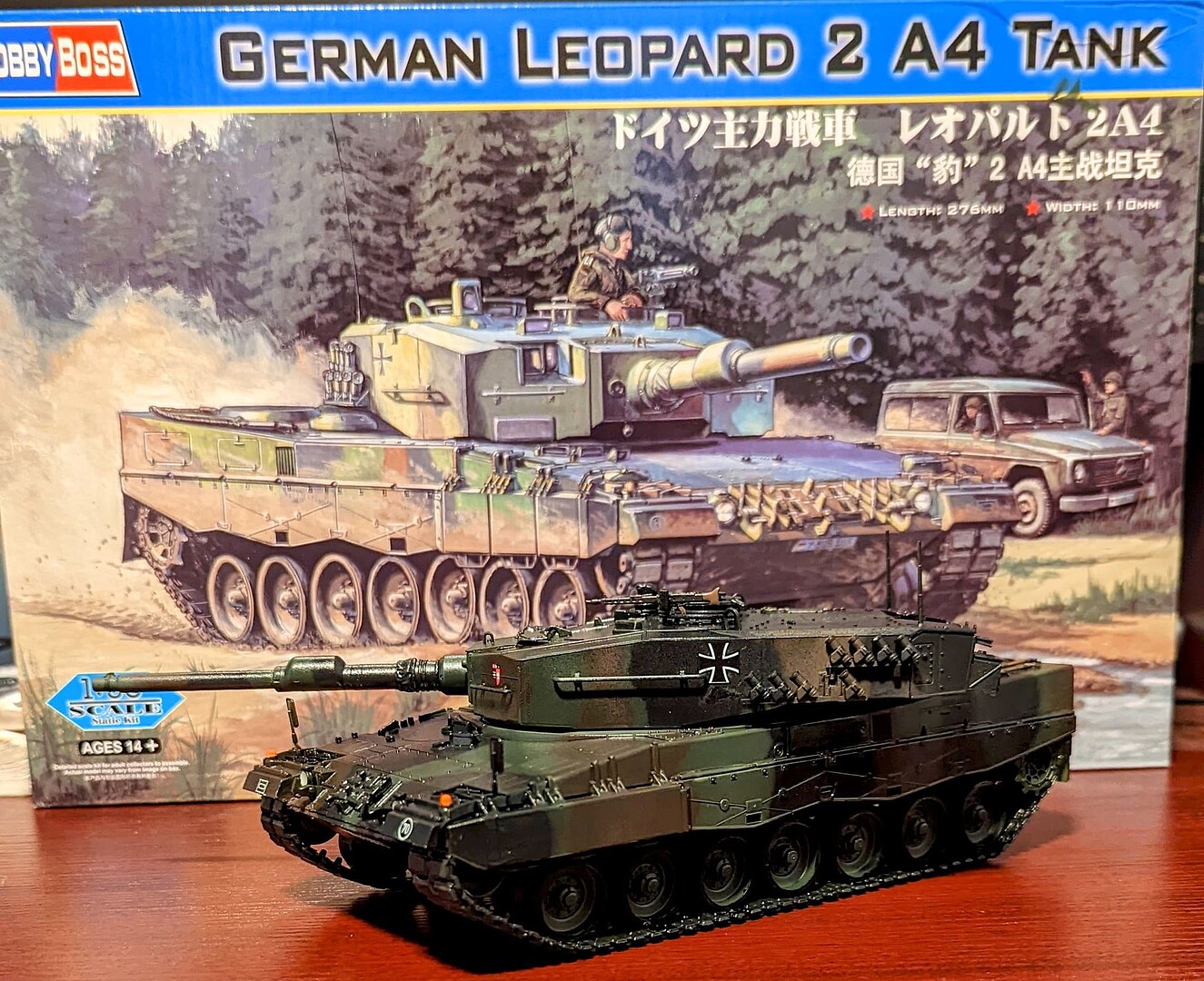 HobbyBoss German Leopard 2 A4 Tank Plastic Model Military Vehicle