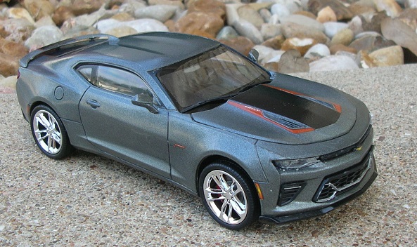 2017 Chevy Camaro 50th Anniversary -- Plastic Model Car Kit -- 1/25 ...