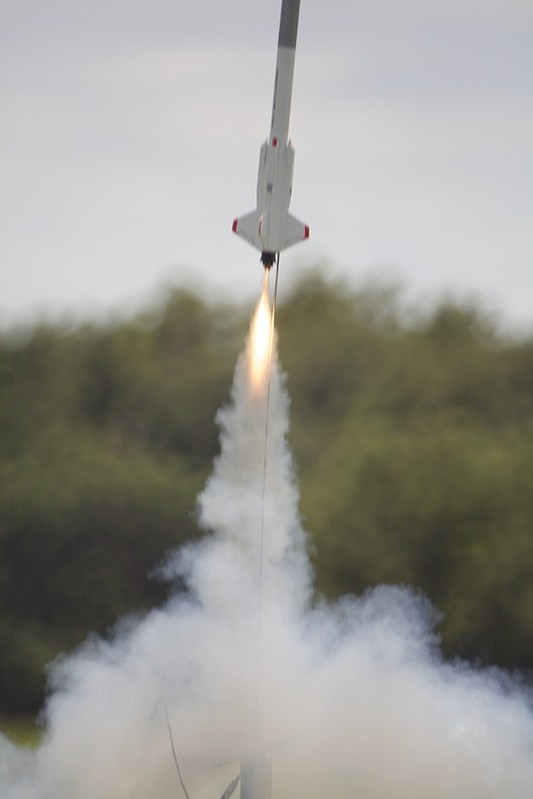 Gallery Pictures Aerotech E187W Reload Kit 24/40 (3) E Reloadable Model Rocket Engine 51807