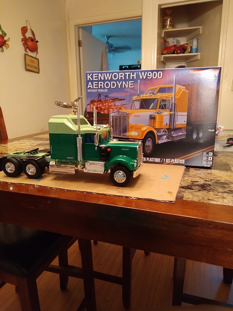 Kenworth W900 Plastic Model Truck Kit 1/25 Scale 851507
