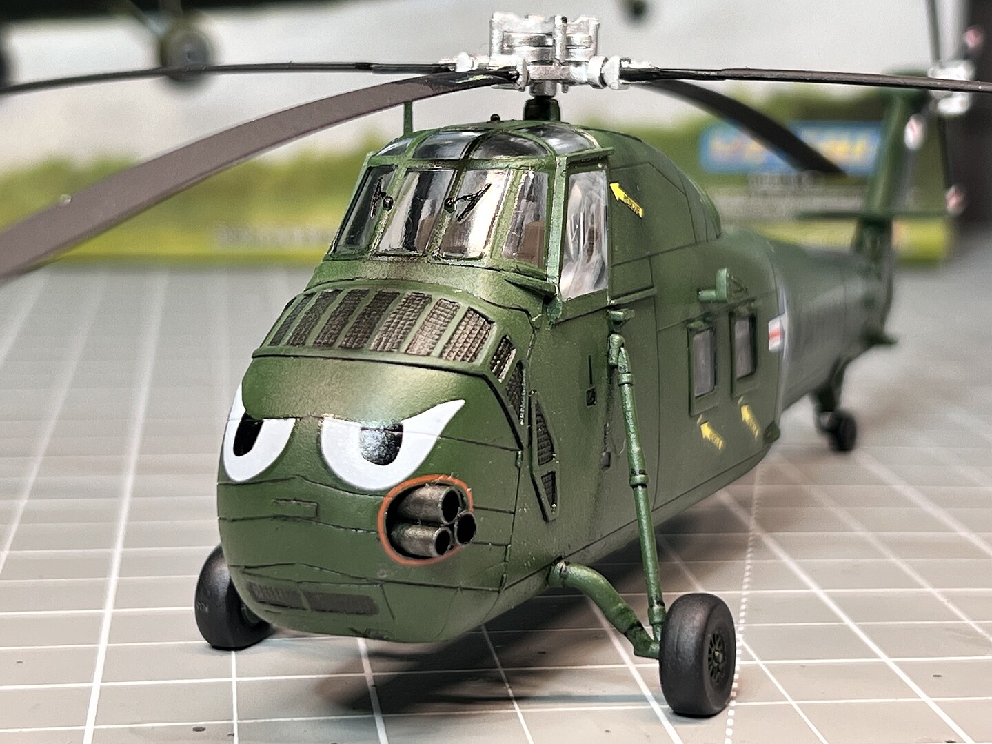 UH34D Choctaw American Plastic Model Helicopter Kit 1/72 Scale