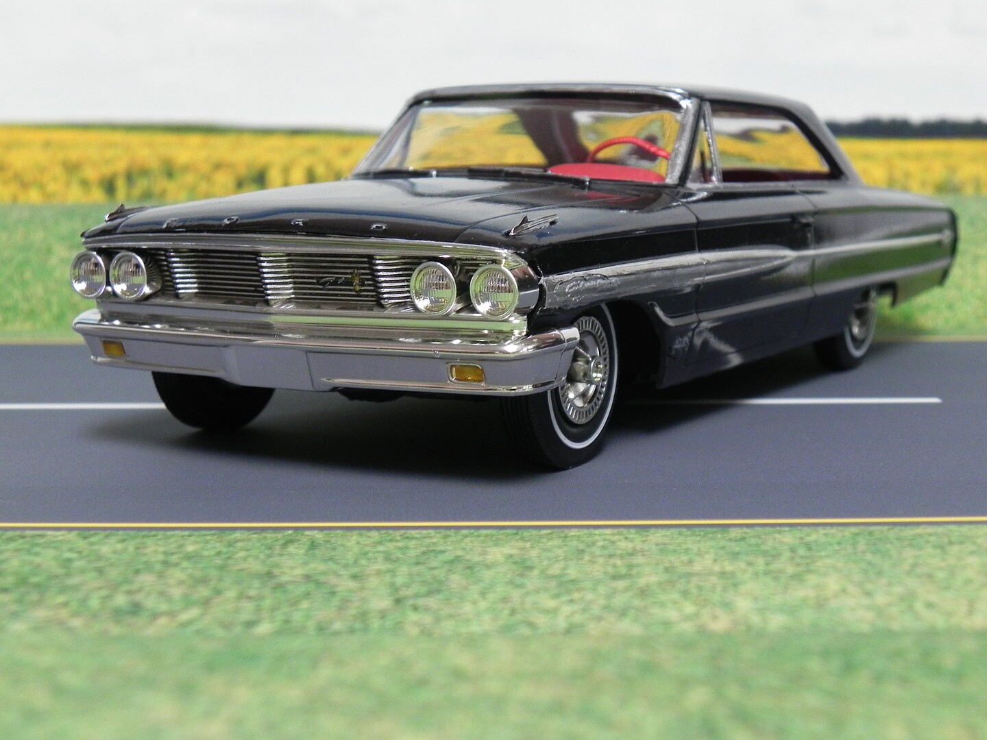 OPO 10 - Miniature car reproduced at 1/24 Scale Compatible for Ford Galaxie  500 from 1965 - M011