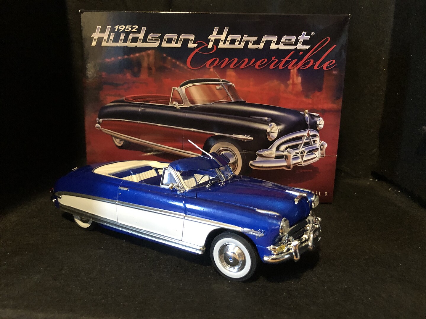 Moebius 1952 Hudson Hornet Convertible Plastic Model Car Kit 1/25