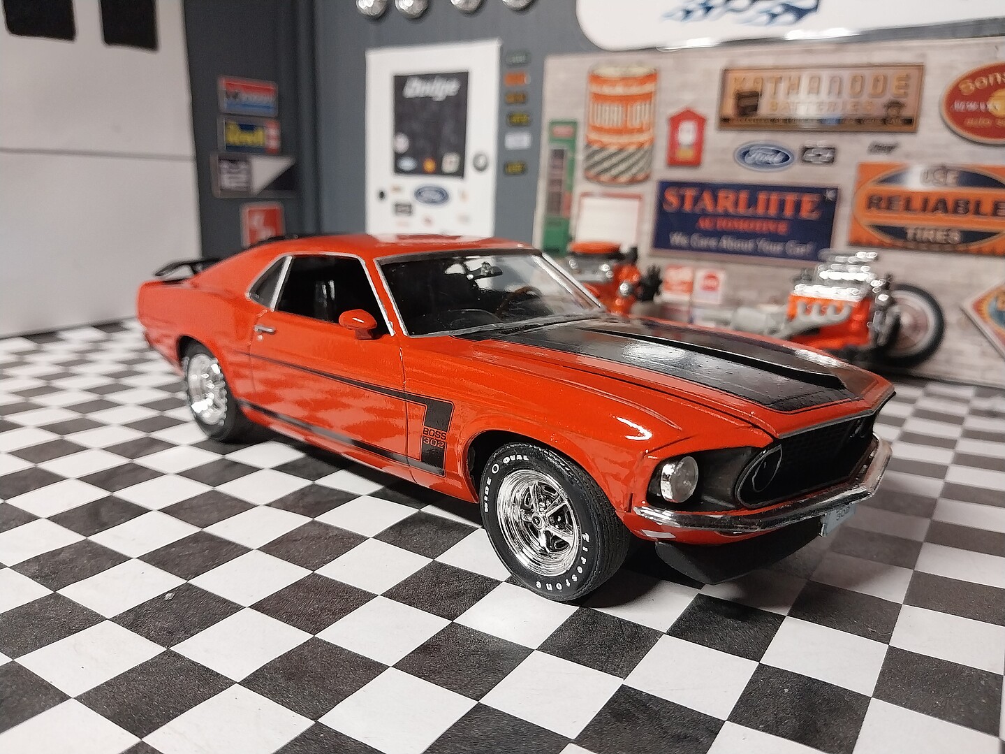 1969 Boss 32 Mustang -- Plastic Model Car Kit -- 1/25 Scale -- #854313 ...